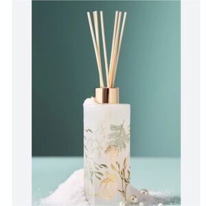 Apothecary 18 Fresh
Mistletoe & Moss
Reed Diffuser
NIBX
5.98 oz